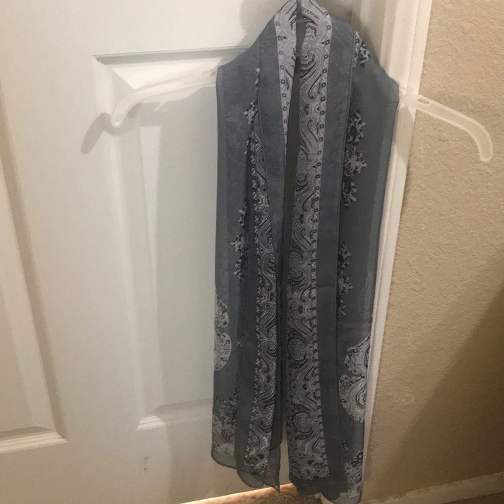 Scarfs - Picture 2 of 4